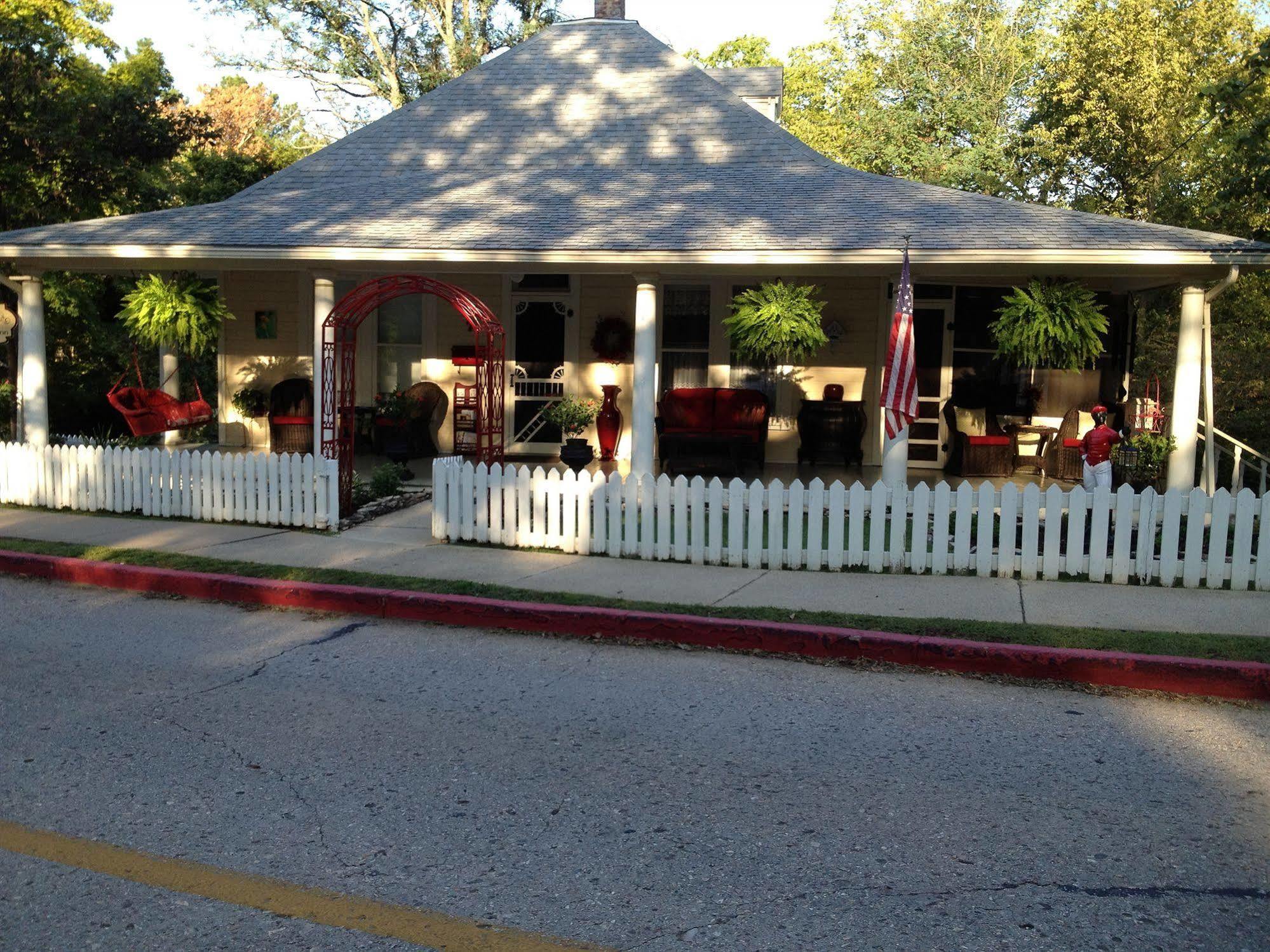 Red Bud Manor Inn Eureka Springs Ngoại thất bức ảnh